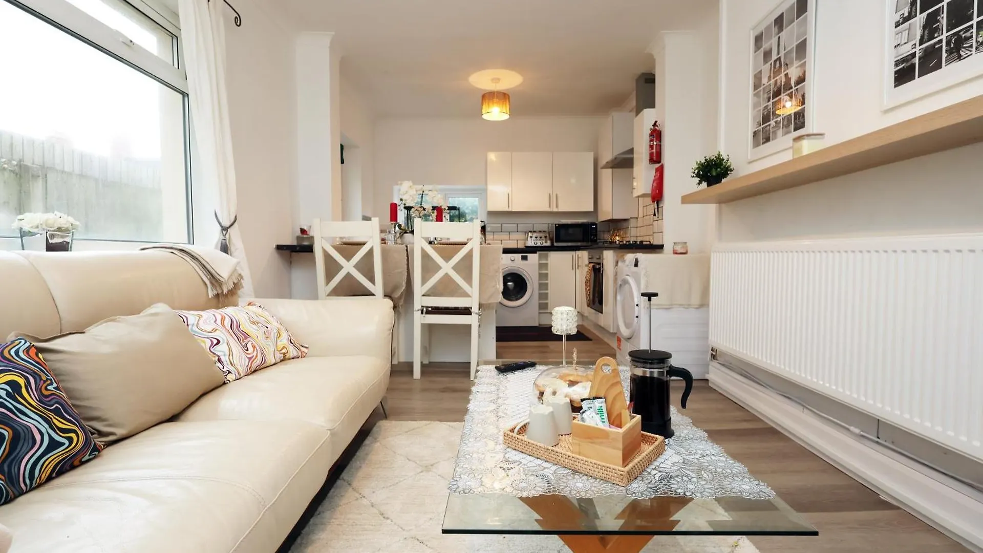 Cardiff City Guesthouse, Central Rooms, Fast Wi-Fi, On-Street Parking 0*,