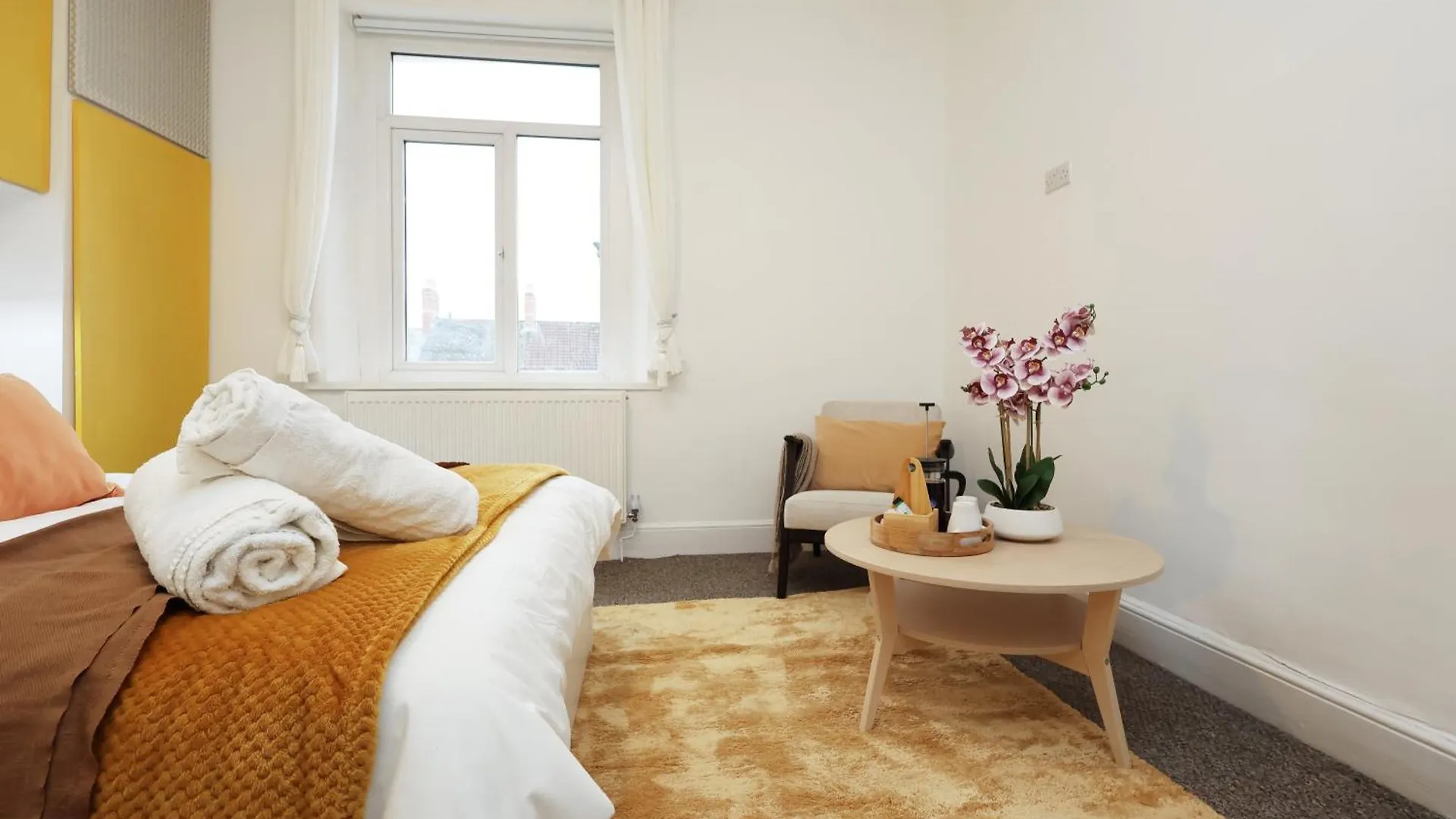 Cardiff City Guesthouse, Central Rooms, Fast Wi-Fi, On-Street Parking Bed & Breakfast