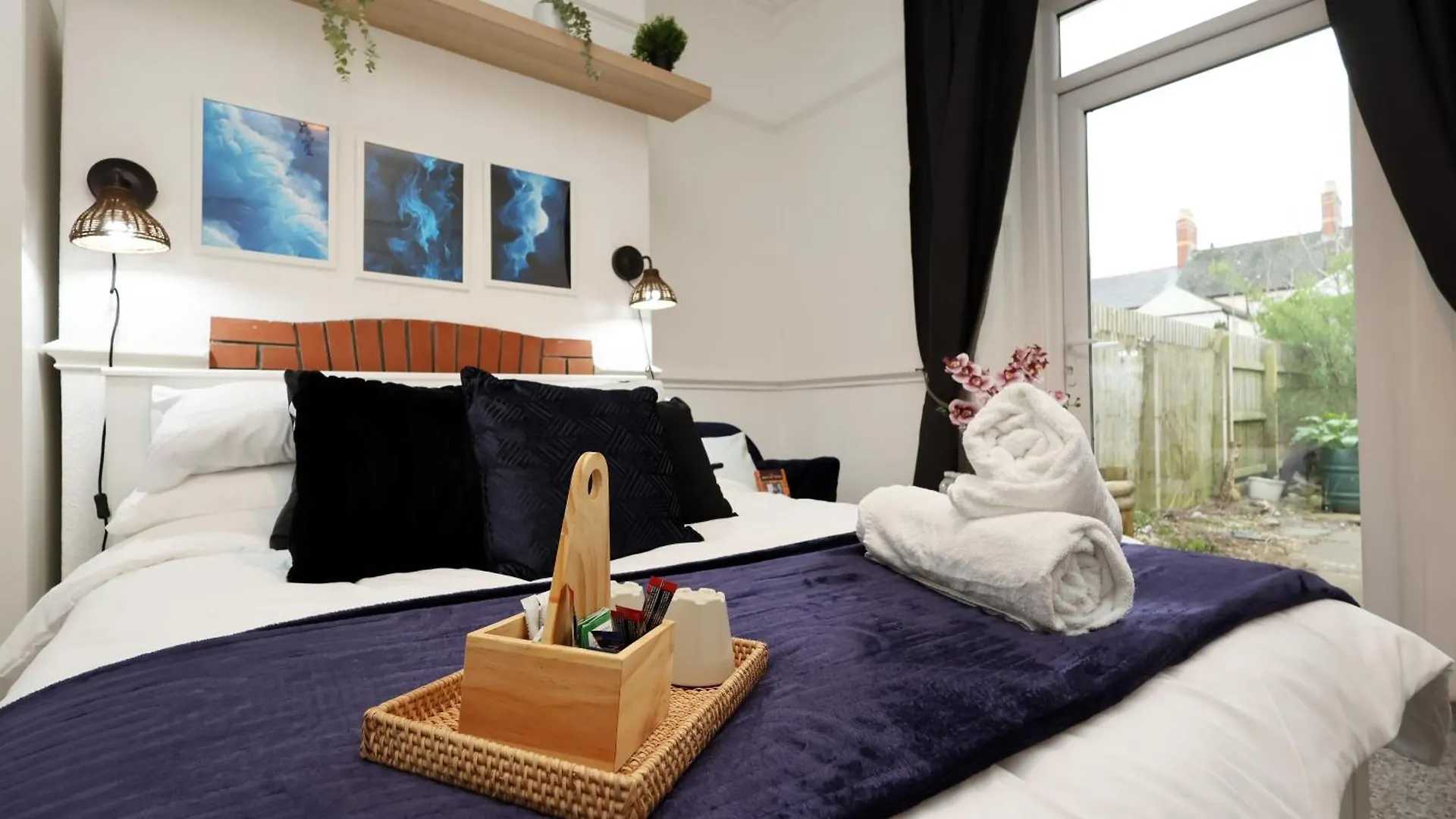 Cardiff City Guesthouse, Central Rooms, Fast Wi-Fi, On-Street Parking Bed & Breakfast