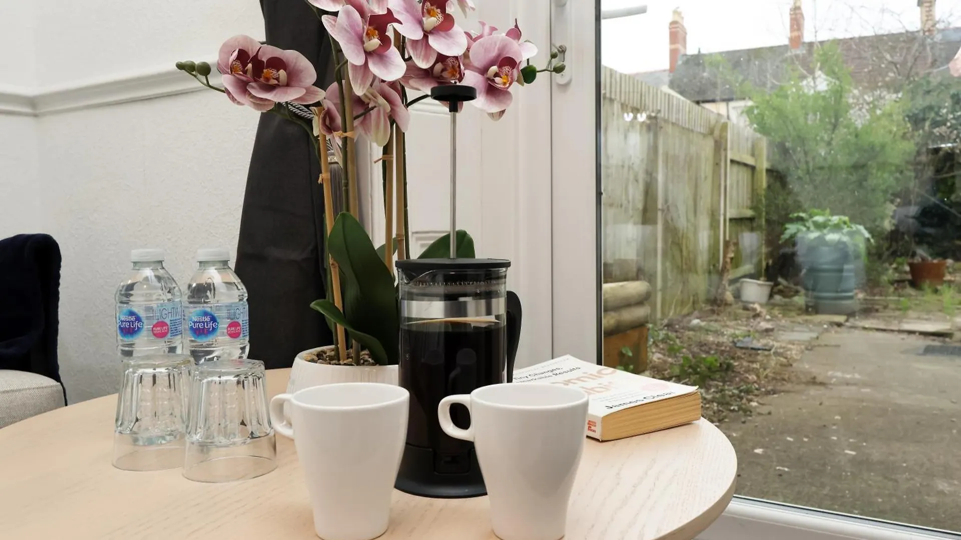 Cardiff City Guesthouse, Central Rooms, Fast Wi-Fi, On-Street Parking 0*,