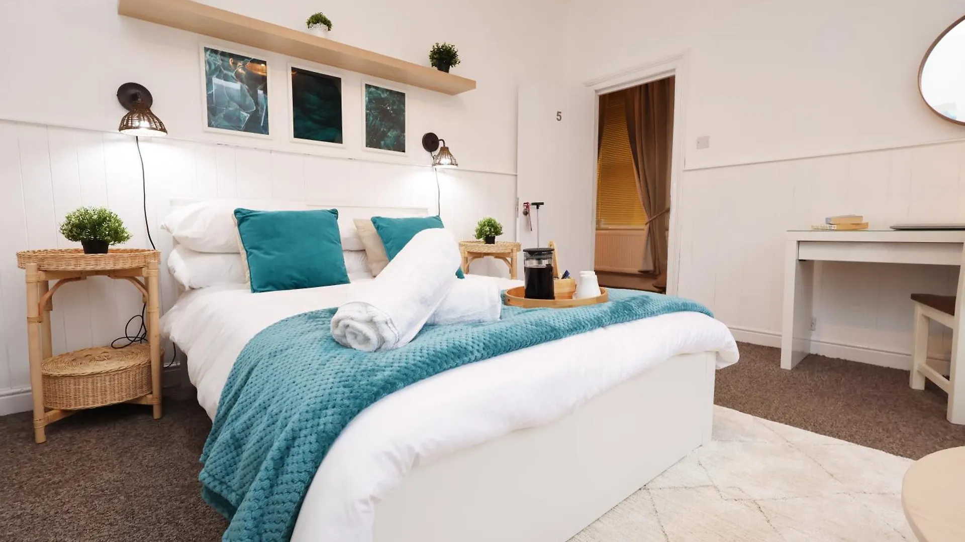 Bed & Breakfast Cardiff City Guesthouse, Central Rooms, Fast Wi-Fi, On-Street Parking