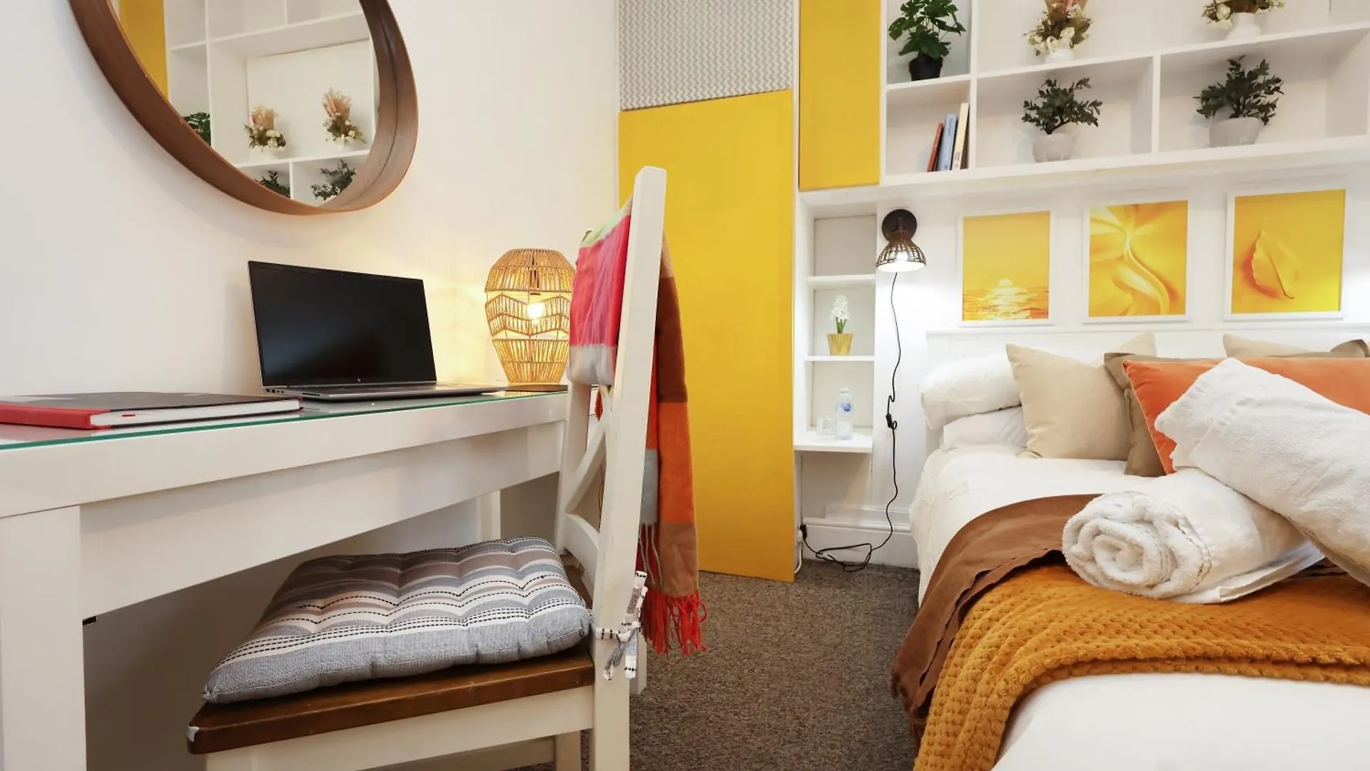 Cardiff City Guesthouse, Central Rooms, Fast Wi-Fi, On-Street Parking 0*,  United Kingdom