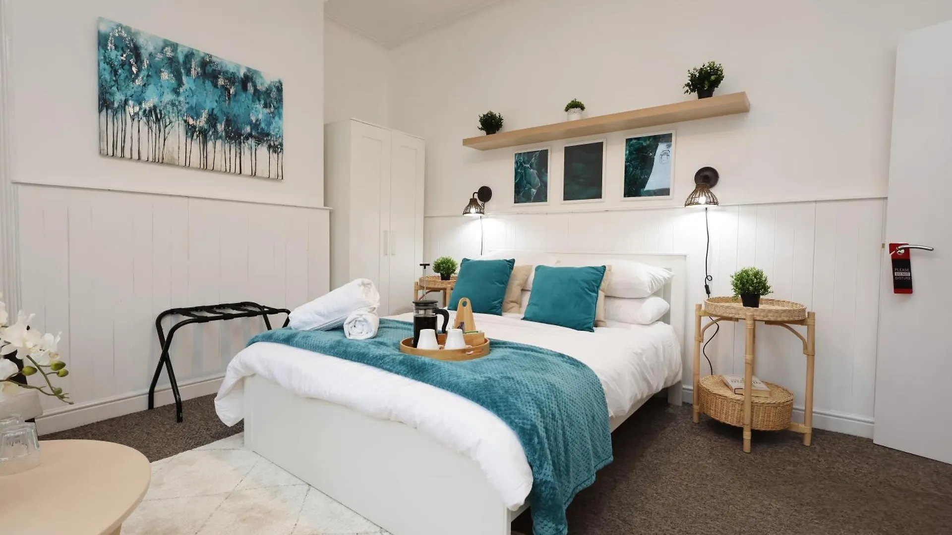 Cardiff City Guesthouse, Central Rooms, Fast Wi-Fi, On-Street Parking Bed & Breakfast