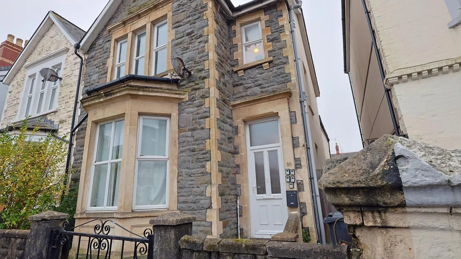Bed & Breakfast Cardiff City Guesthouse, Central Rooms, Fast Wi-Fi, On-Street Parking