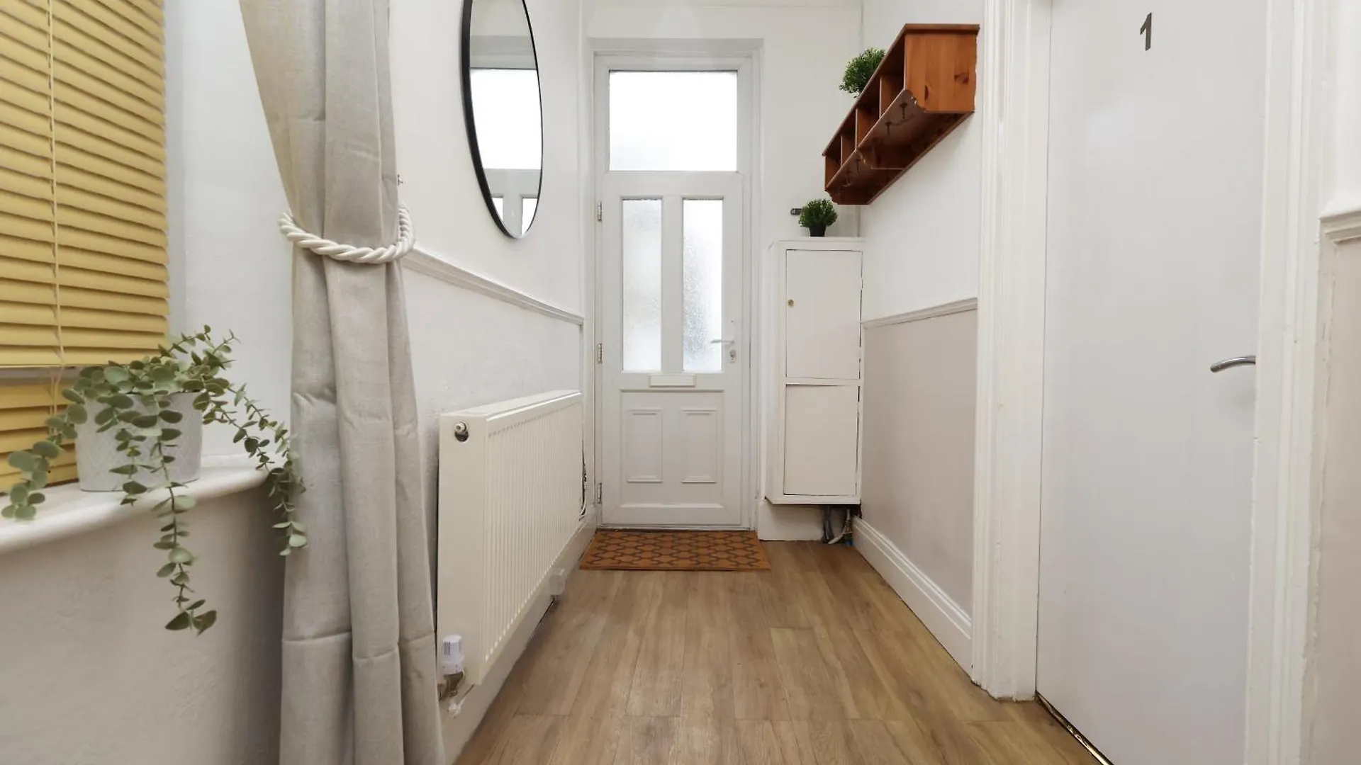 Cardiff City Guesthouse, Central Rooms, Fast Wi-Fi, On-Street Parking Bed & Breakfast